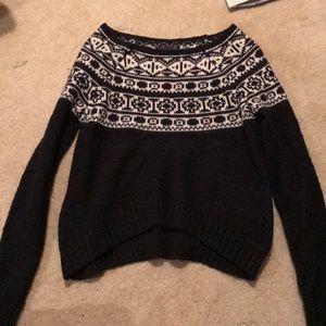 AEO cozy black and white sweater
